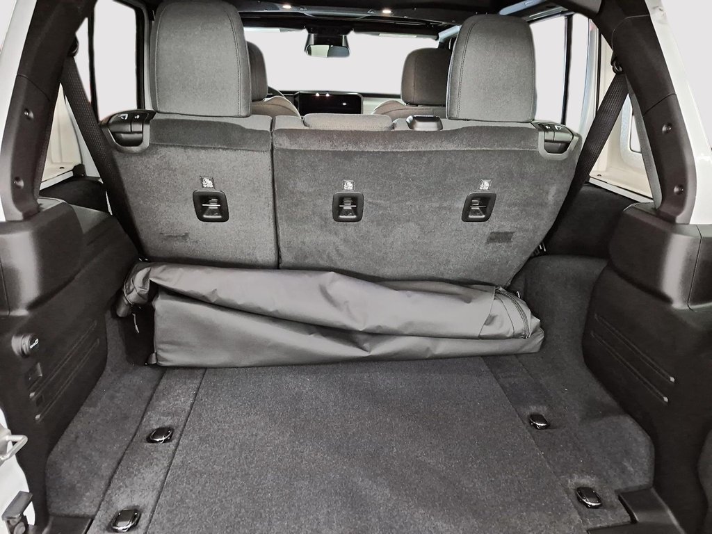 2025 Jeep WRANGLER 4-Door SAHARA in Sherbrooke, Quebec - 6 - w1024h768px
