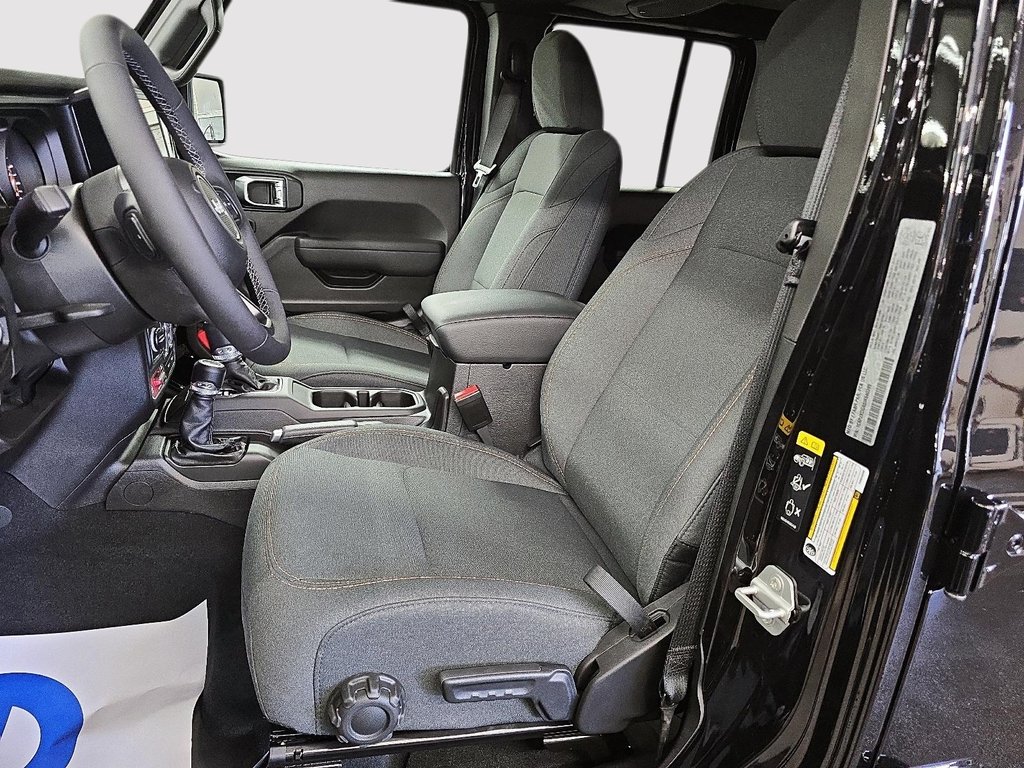 2025 Jeep WRANGLER 4-Door WILLYS in Sherbrooke, Quebec - 9 - w1024h768px