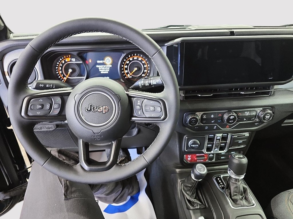 2025 Jeep WRANGLER 4-Door WILLYS in Sherbrooke, Quebec - 13 - w1024h768px