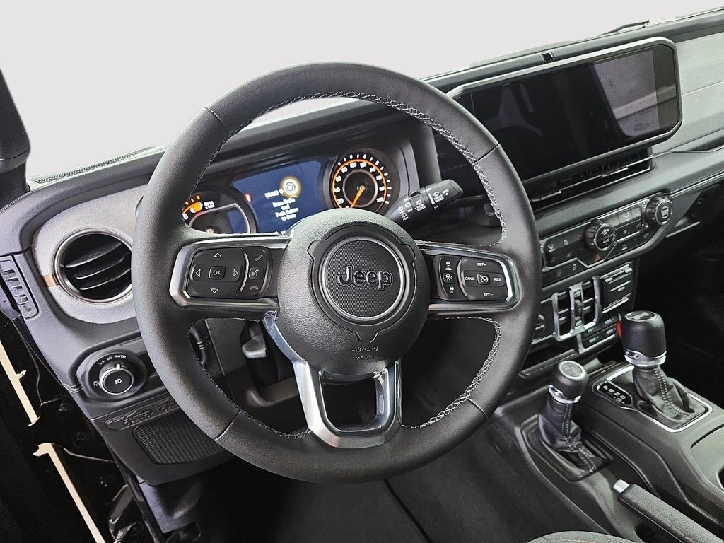 2025 Jeep WRANGLER 4-Door SAHARA in Sherbrooke, Quebec - 12 - w1024h768px