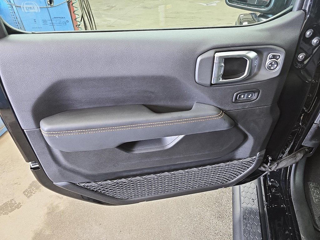 2025 Jeep WRANGLER 4-Door SAHARA in Sherbrooke, Quebec - 11 - w1024h768px