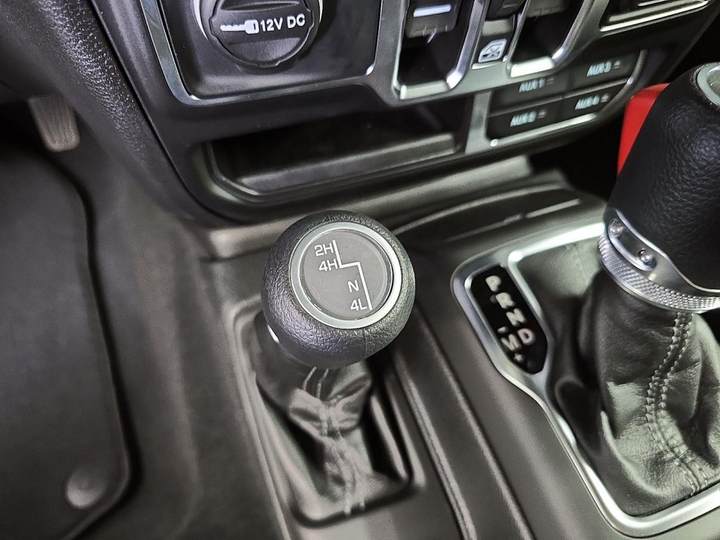2025 Jeep WRANGLER 4-Door SAHARA in Sherbrooke, Quebec - 15 - w1024h768px