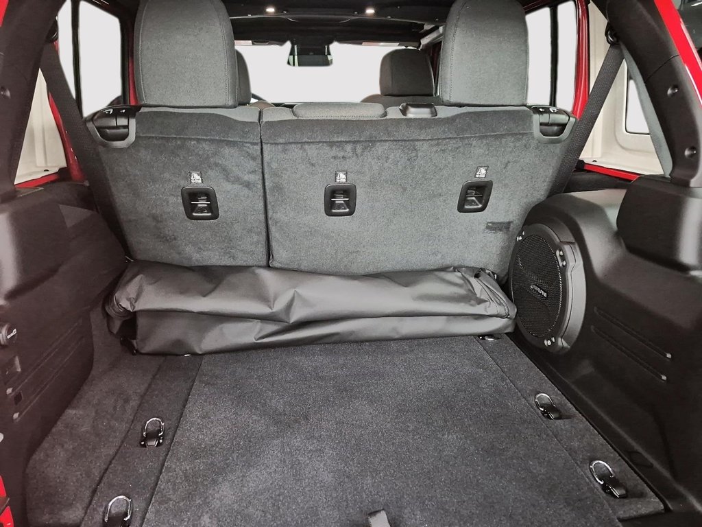 Jeep Wrangler 4-Door SAHARA 2025 à Sherbrooke, Québec - 6 - w1024h768px