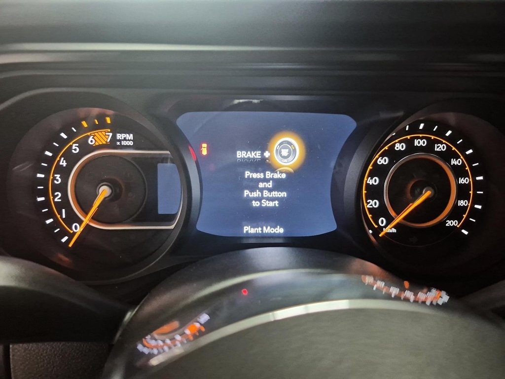 Jeep Wrangler 4-Door SAHARA 2025 à Sherbrooke, Québec - 13 - w1024h768px