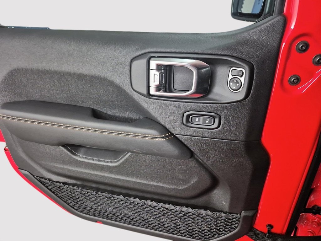 Jeep Wrangler 4-Door SAHARA 2025 à Sherbrooke, Québec - 11 - w1024h768px