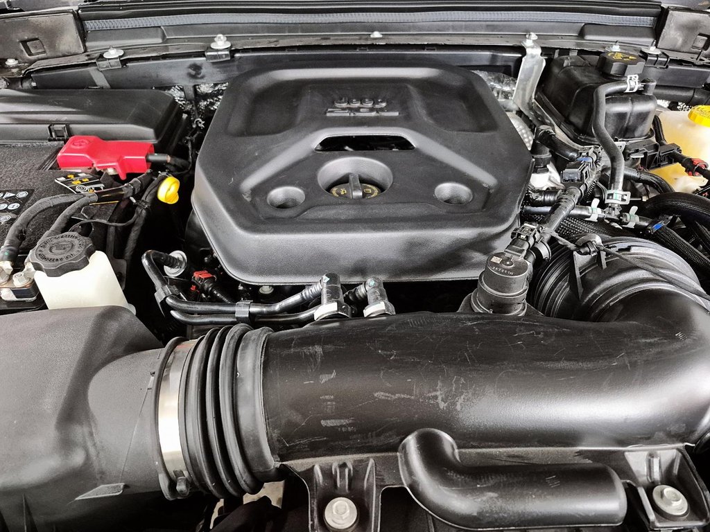 2025 Jeep Wrangler 4-Door SAHARA in Sherbrooke, Quebec - 8 - w1024h768px