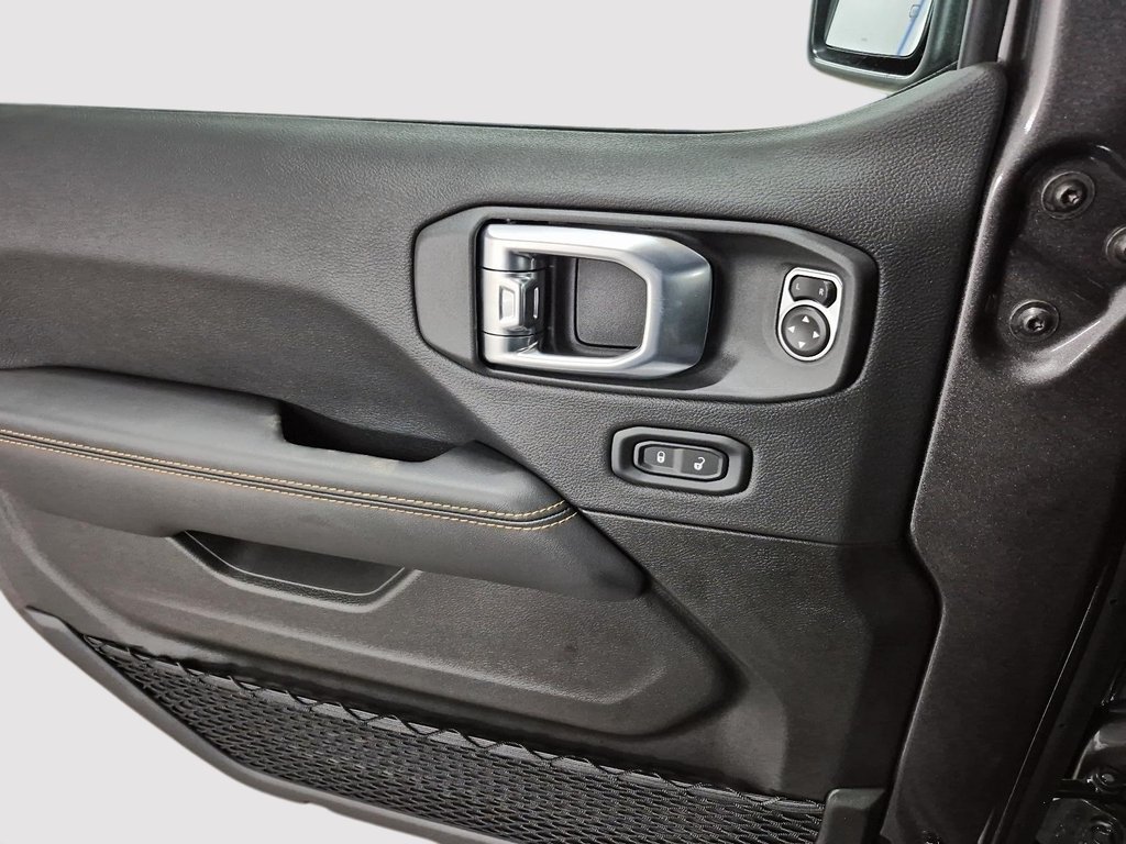 2025 Jeep Wrangler 4-Door SAHARA in Sherbrooke, Quebec - 11 - w1024h768px