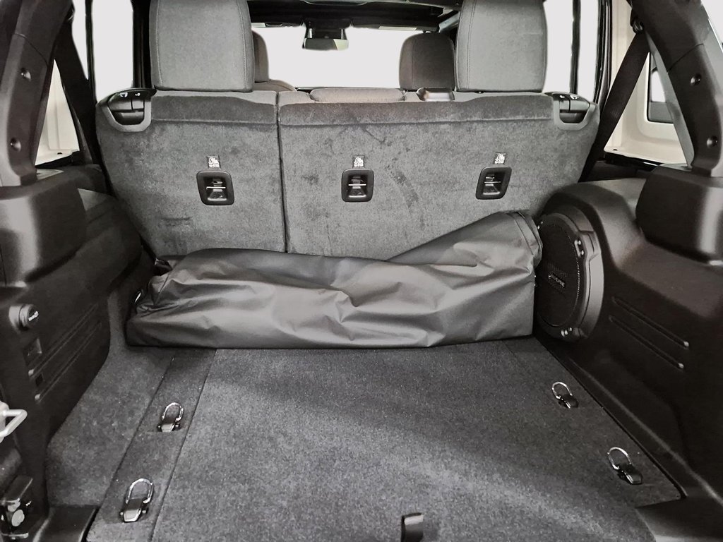 2025 Jeep Wrangler 4-Door SAHARA in Sherbrooke, Quebec - 6 - w1024h768px