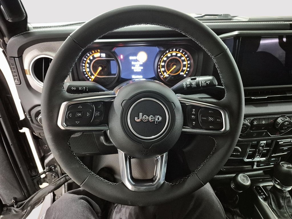 2025 Jeep Wrangler 4-Door SAHARA in Sherbrooke, Quebec - 12 - w1024h768px