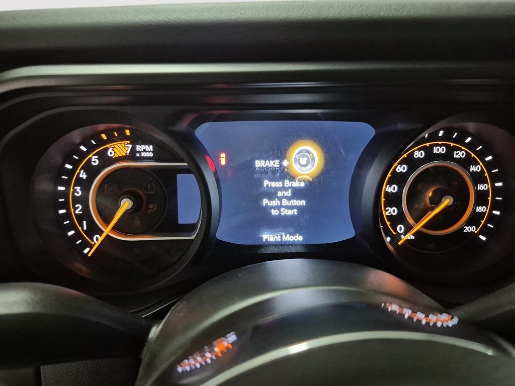 2025 Jeep Wrangler 4-Door SAHARA in Sherbrooke, Quebec - 13 - w1024h768px