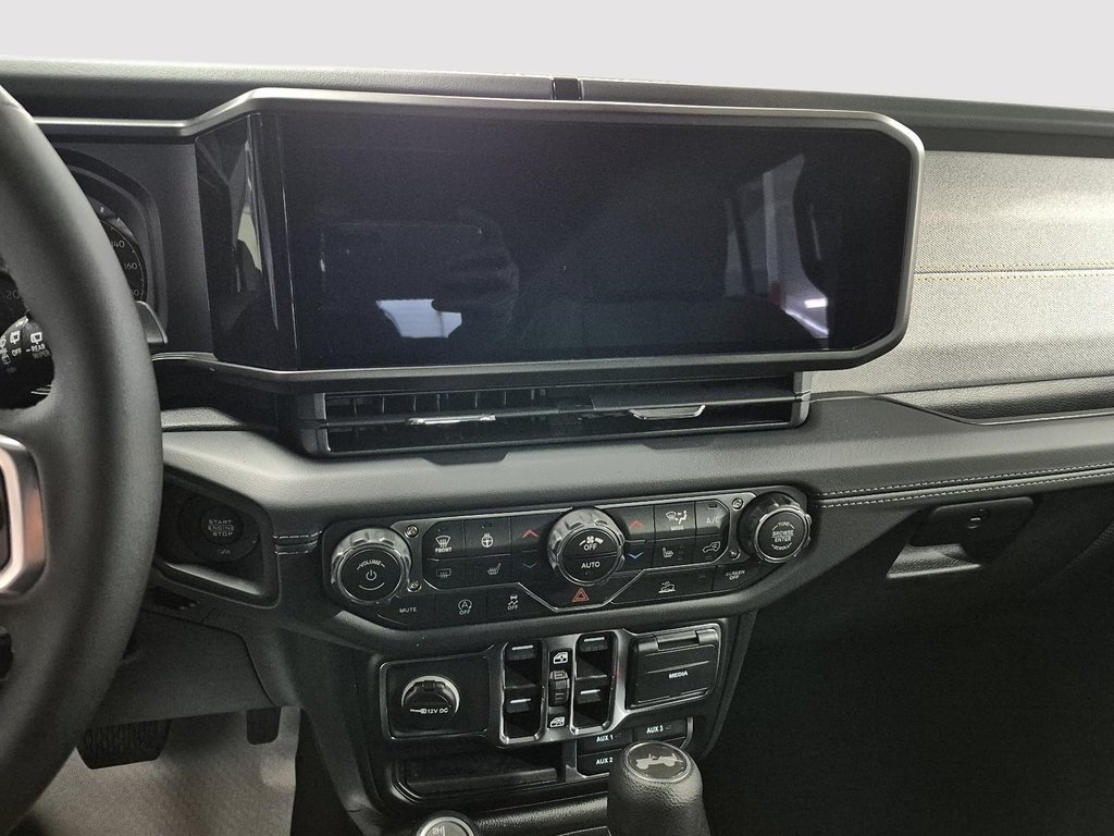 2025 Jeep Wrangler 4-Door SAHARA in Sherbrooke, Quebec - 15 - w1024h768px