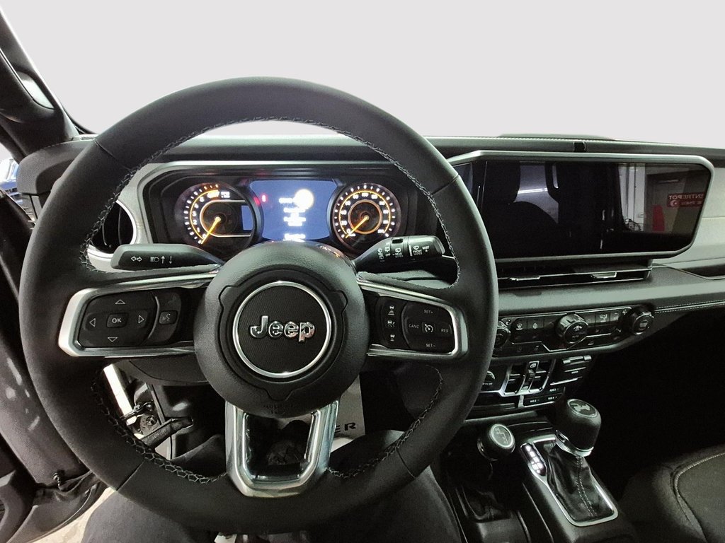 2025 Jeep Wrangler 4-Door SAHARA in Sherbrooke, Quebec - 10 - w1024h768px