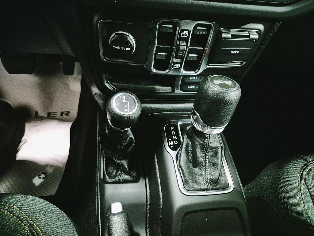 2025 Jeep Wrangler 4-Door SAHARA in Sherbrooke, Quebec - 14 - w1024h768px