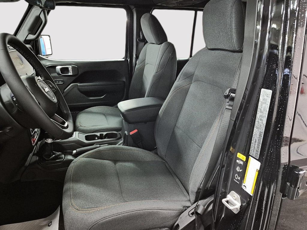 Jeep Wrangler 4-Door WILLYS 2026 à Sherbrooke, Québec - 9 - w1024h768px