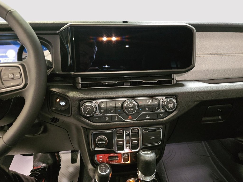 Jeep Wrangler 4-Door WILLYS 2026 à Sherbrooke, Québec - 18 - w1024h768px