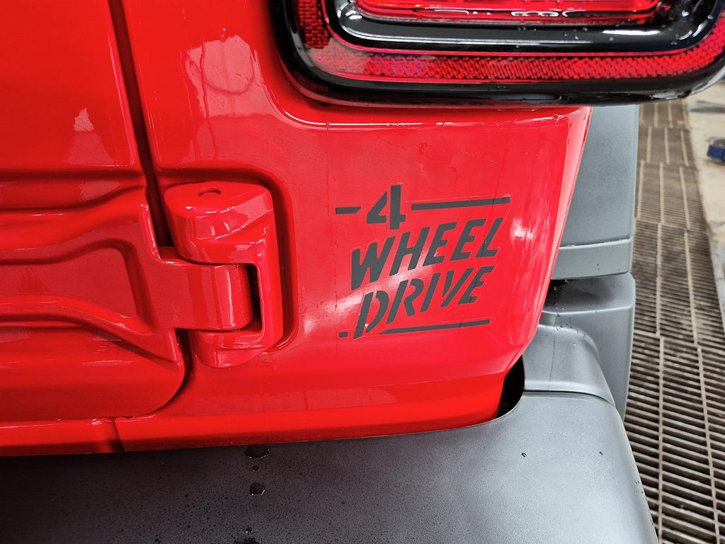Jeep Wrangler 4-Door WILLYS 2026 à Sherbrooke, Québec - 16 - w1024h768px