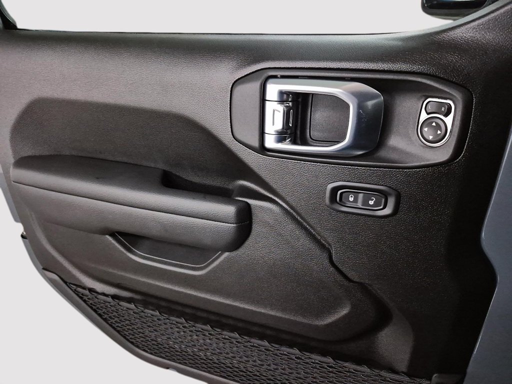 2026 Jeep Wrangler 4-Door RUBICON in Sherbrooke, Quebec - 11 - w1024h768px