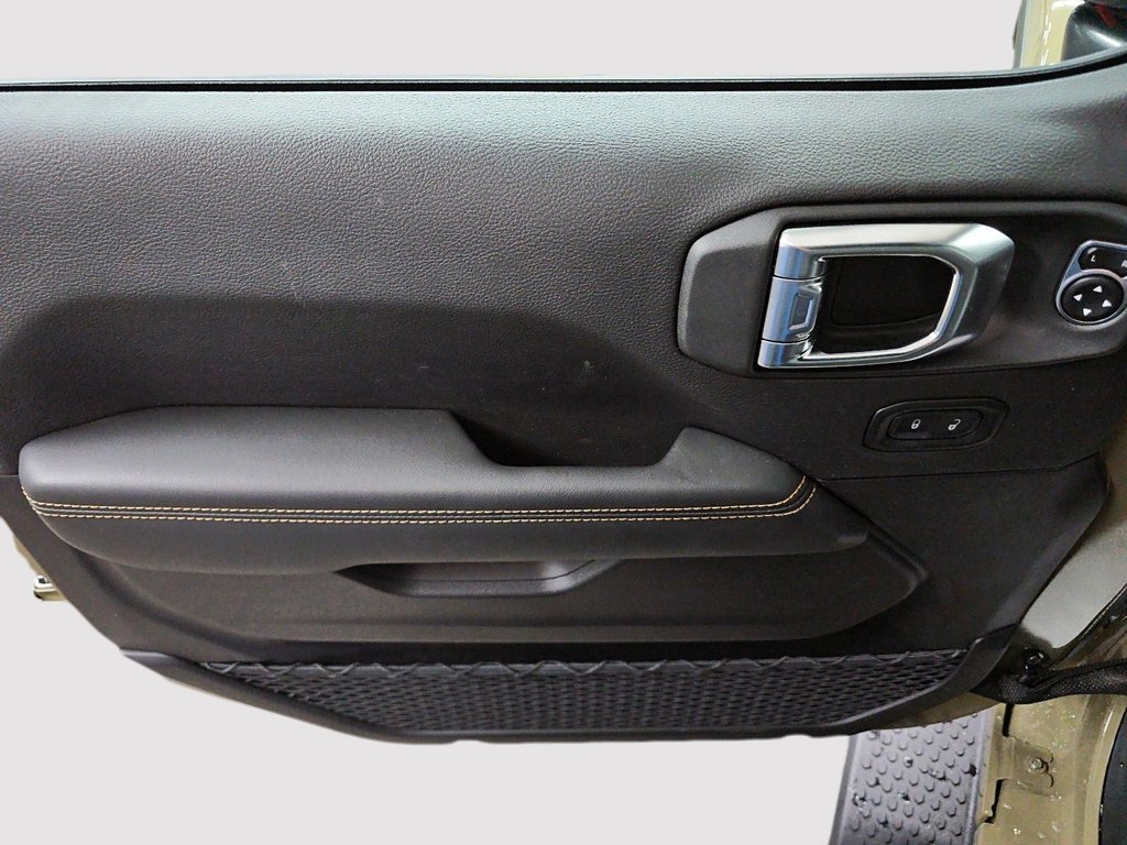 2026 Jeep Wrangler 4-Door SAHARA in St-Jean-Sur-Richelieu, Quebec - 11 - w1024h768px