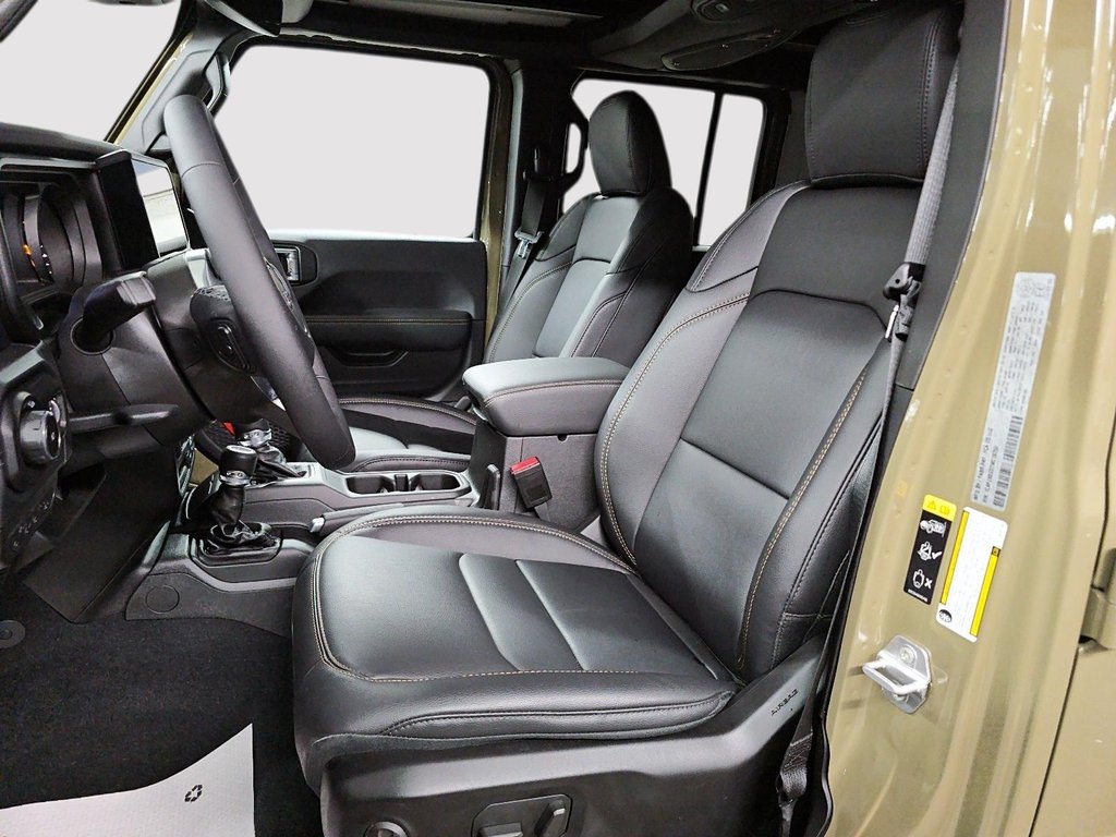 2026 Jeep Wrangler 4-Door SAHARA in St-Jean-Sur-Richelieu, Quebec - 9 - w1024h768px