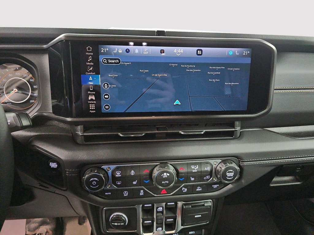 2026 Jeep Wrangler 4-Door SAHARA in St-Jean-Sur-Richelieu, Quebec - 19 - w1024h768px