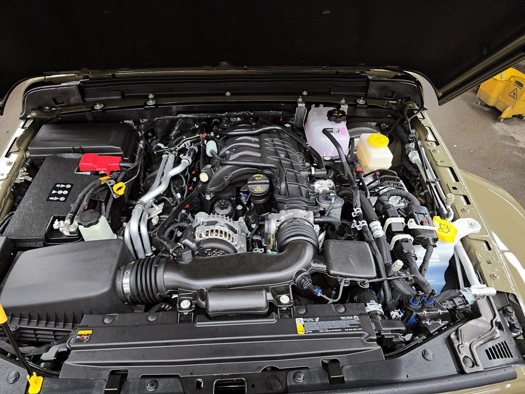 2026 Jeep Wrangler 4-Door SAHARA in St-Jean-Sur-Richelieu, Quebec - 8 - w1024h768px