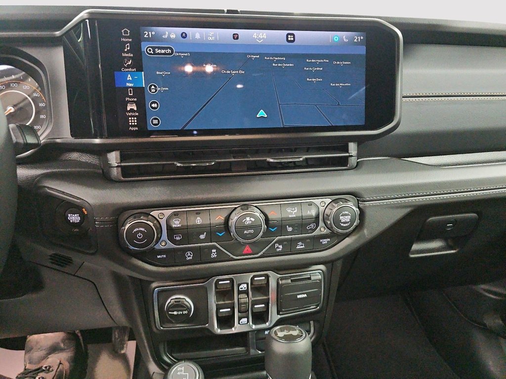 2026 Jeep Wrangler 4-Door SAHARA in St-Jean-Sur-Richelieu, Quebec - 20 - w1024h768px