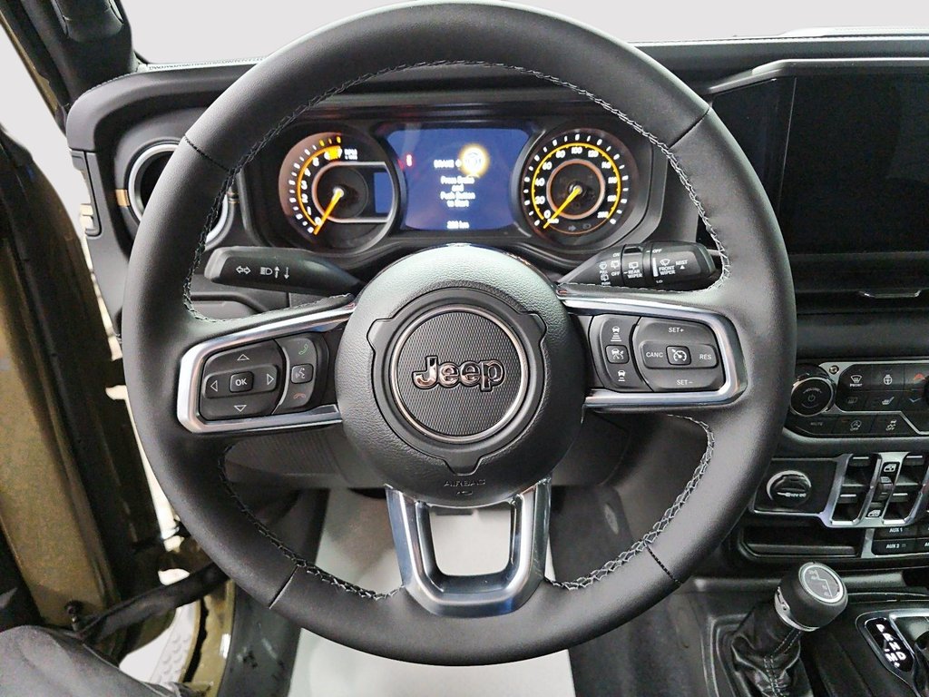 2026 Jeep Wrangler 4-Door SAHARA in St-Jean-Sur-Richelieu, Quebec - 12 - w1024h768px