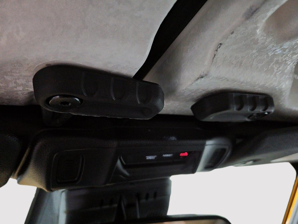 2026 Jeep Wrangler 4-Door WILLYS in St-Jean-Sur-Richelieu, Quebec - 17 - w1024h768px
