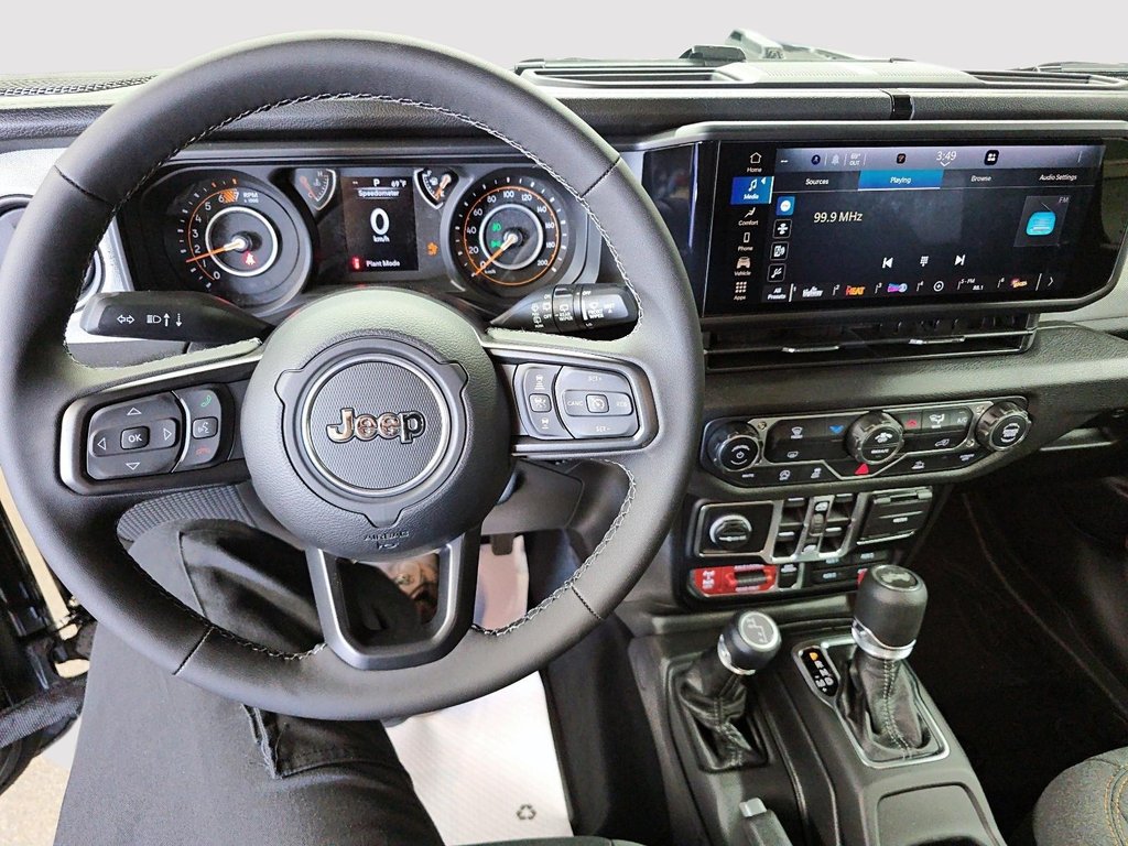 2026 Jeep Wrangler 4-Door WILLYS in St-Jean-Sur-Richelieu, Quebec - 14 - w1024h768px