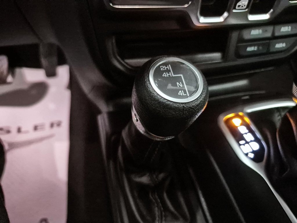 2026 Jeep Wrangler 4-Door SPORT S in Sherbrooke, Quebec - 16 - w1024h768px