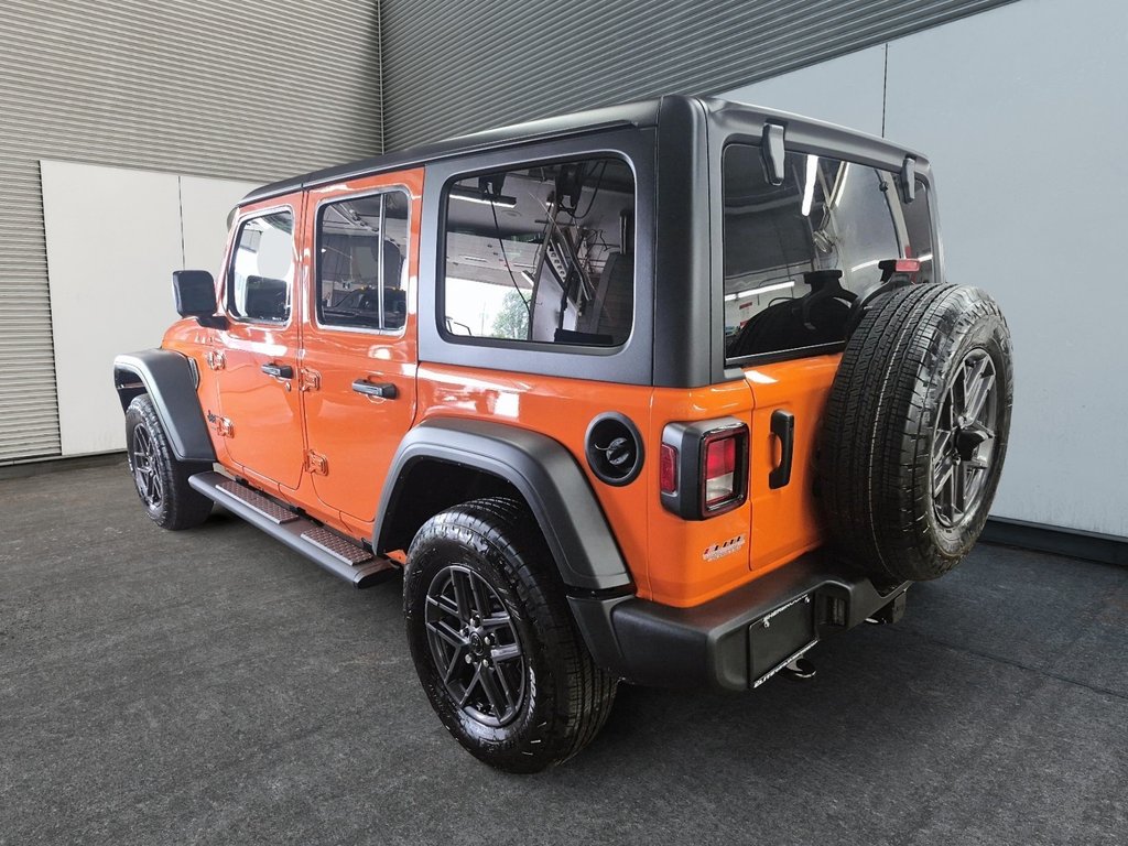 2026 Jeep Wrangler 4-Door SPORT S in Sherbrooke, Quebec - 4 - w1024h768px