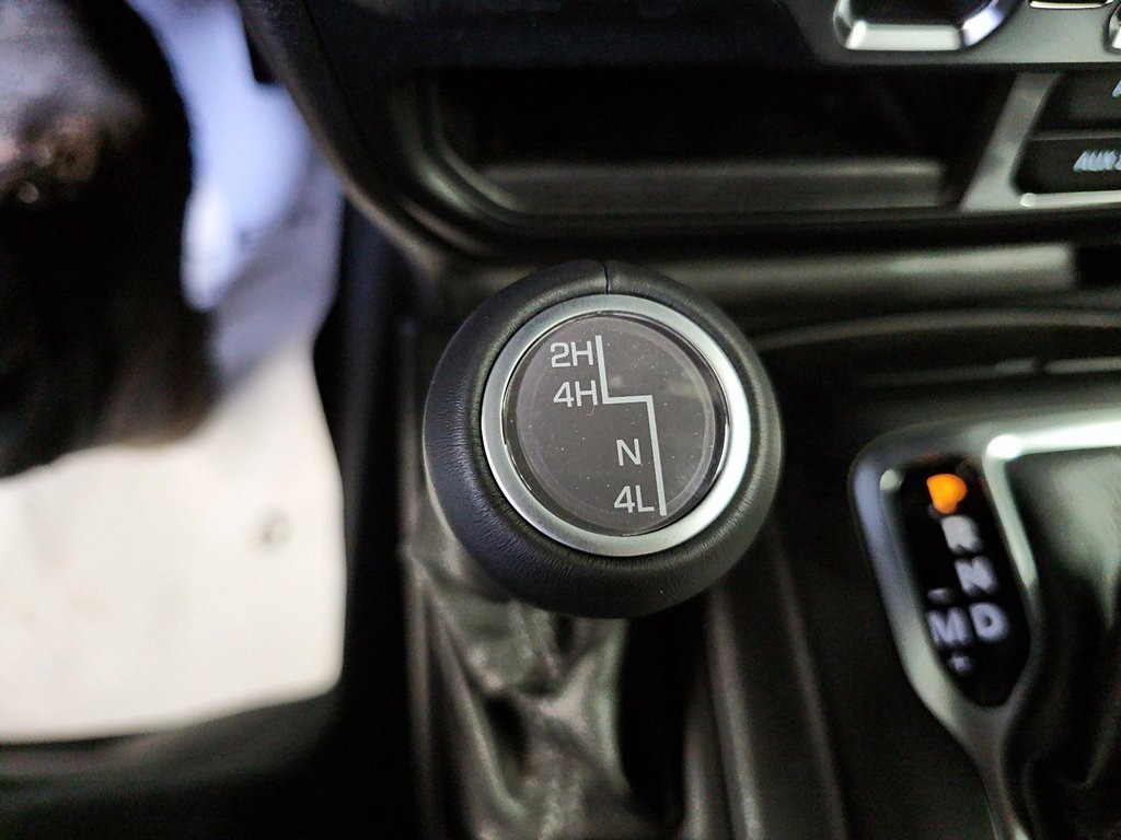 Jeep Wrangler 4-Door SAHARA 2026 à St-Jean-Sur-Richelieu, Québec - 16 - w1024h768px