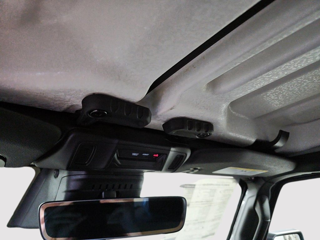 Jeep Wrangler 4-Door SAHARA 2026 à St-Jean-Sur-Richelieu, Québec - 17 - w1024h768px