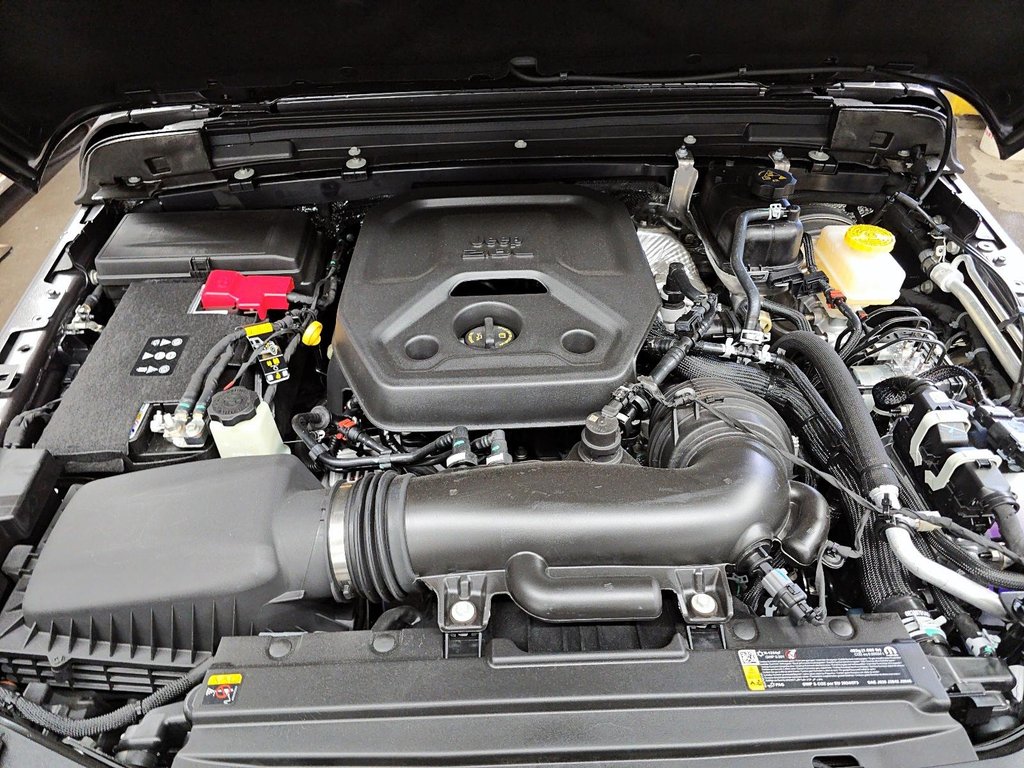 Jeep Wrangler 4-Door SAHARA 2026 à St-Jean-Sur-Richelieu, Québec - 8 - w1024h768px