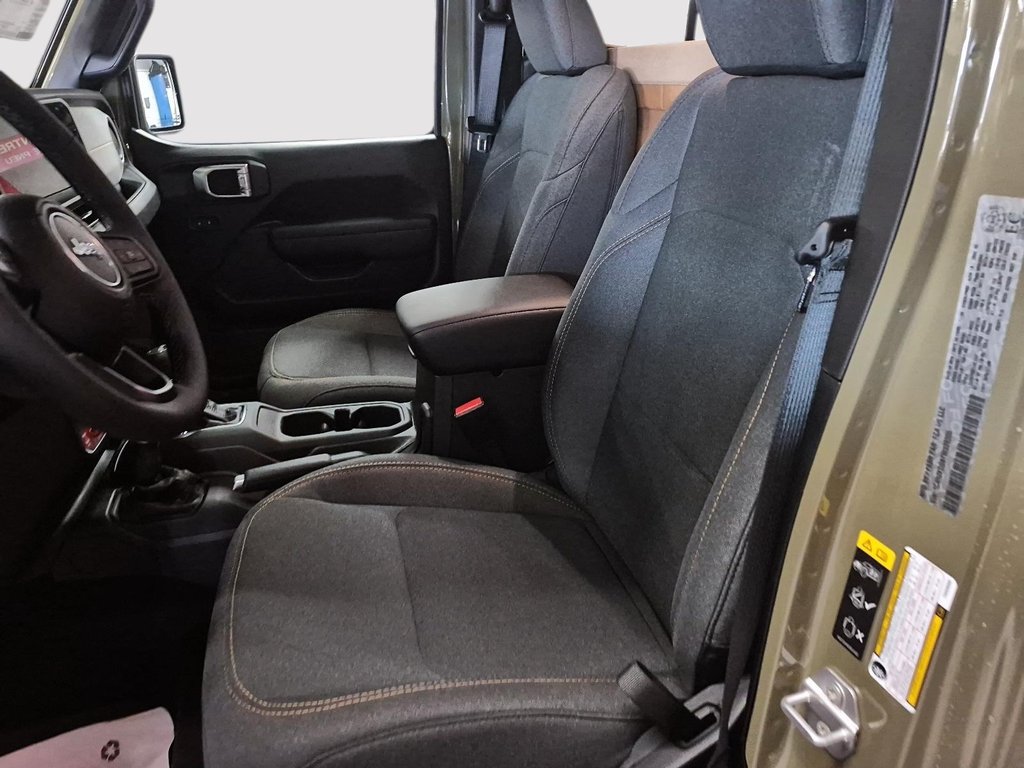 2026 Jeep Wrangler 4-Door WILLYS in Sherbrooke, Quebec - 8 - w1024h768px