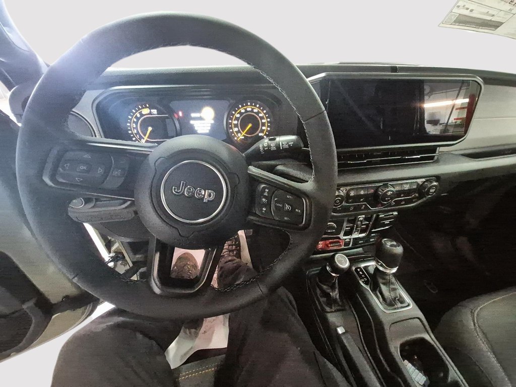 2026 Jeep Wrangler 4-Door WILLYS in Sherbrooke, Quebec - 9 - w1024h768px