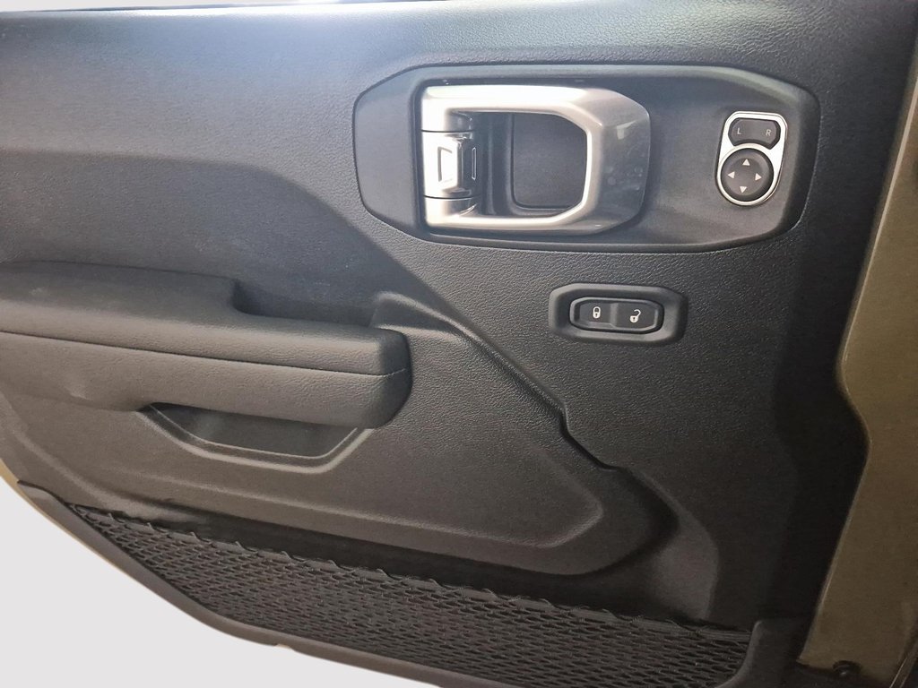 2026 Jeep Wrangler 4-Door WILLYS in Sherbrooke, Quebec - 10 - w1024h768px