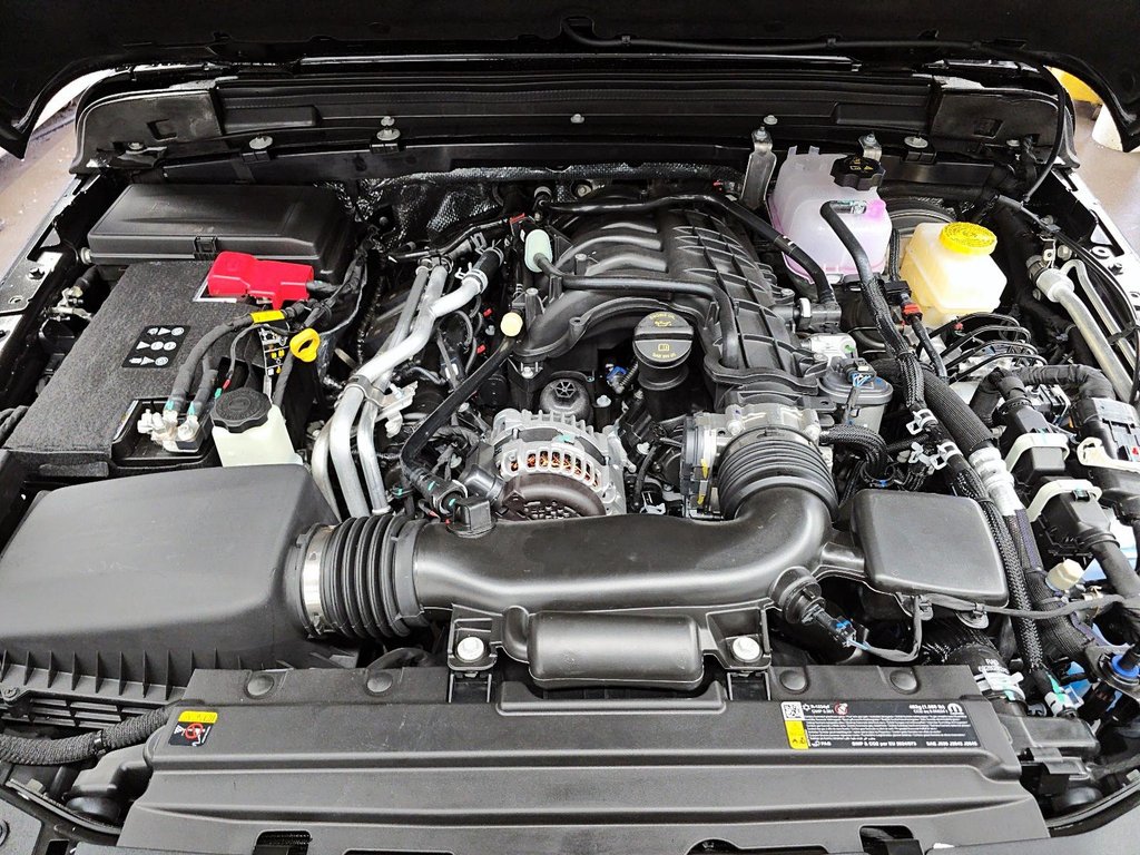 Jeep Wrangler 4-Door SAHARA 2026 à St-Jean-Sur-Richelieu, Québec - 8 - w1024h768px