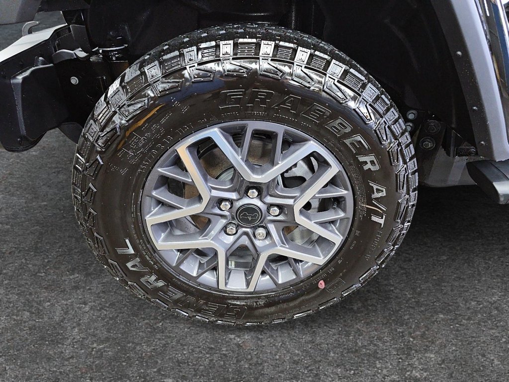 Jeep Wrangler 4-Door SAHARA 2026 à St-Jean-Sur-Richelieu, Québec - 7 - w1024h768px