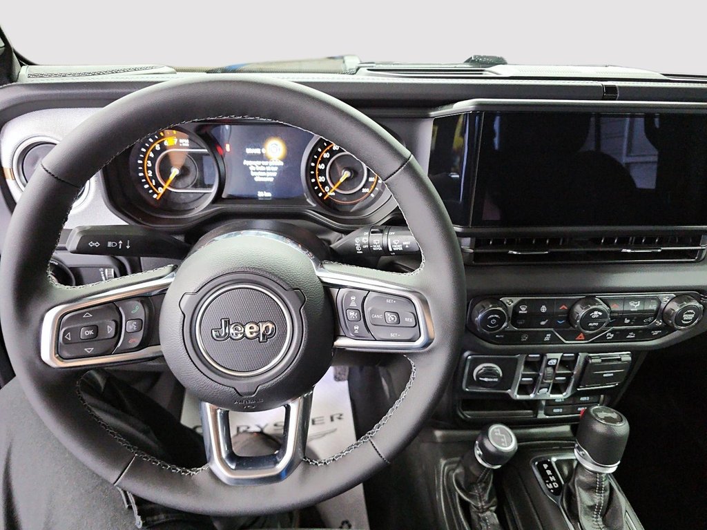 Jeep Wrangler 4-Door SAHARA 2026 à St-Jean-Sur-Richelieu, Québec - 14 - w1024h768px