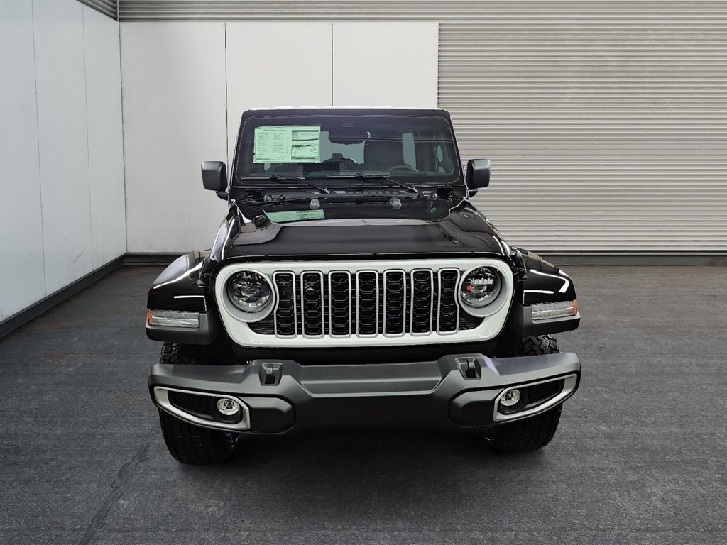 Jeep Wrangler 4-Door SAHARA 2026 à St-Jean-Sur-Richelieu, Québec - 2 - w1024h768px
