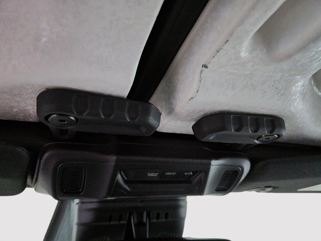 Jeep Wrangler 4-Door SAHARA 2026 à St-Jean-Sur-Richelieu, Québec - 17 - w1024h768px