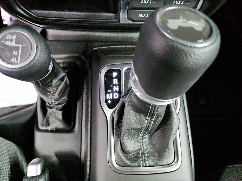 Jeep Wrangler 4-Door SAHARA 2026 à St-Jean-Sur-Richelieu, Québec - 15 - w1024h768px