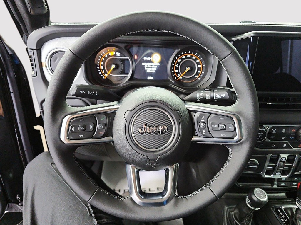 Jeep Wrangler 4-Door SAHARA 2026 à St-Jean-Sur-Richelieu, Québec - 12 - w1024h768px