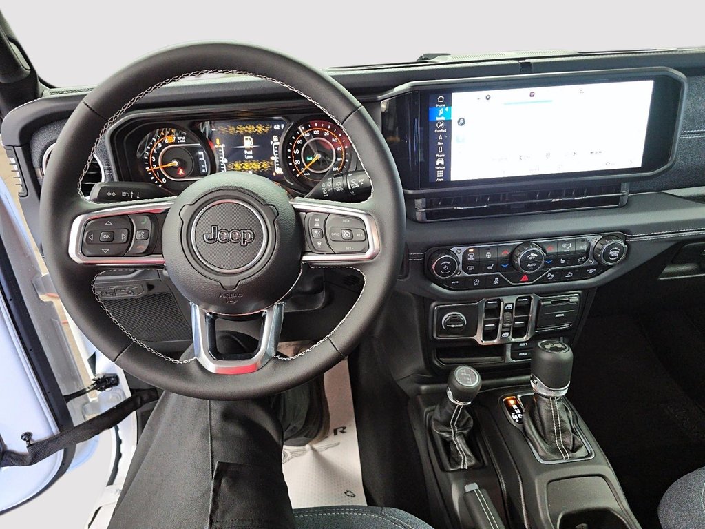2026 Jeep Wrangler 4-Door SAHARA in St-Jean-Sur-Richelieu, Quebec - 14 - w1024h768px