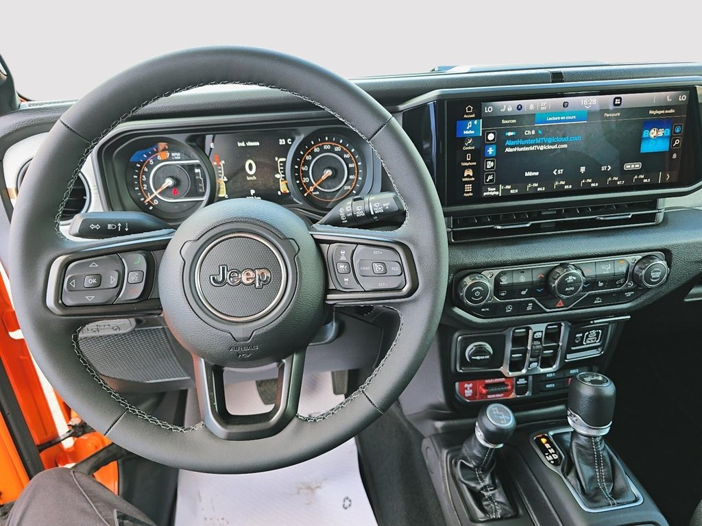2026 Jeep Wrangler 4-Door WILLYS in Sherbrooke, Quebec - 14 - w1024h768px
