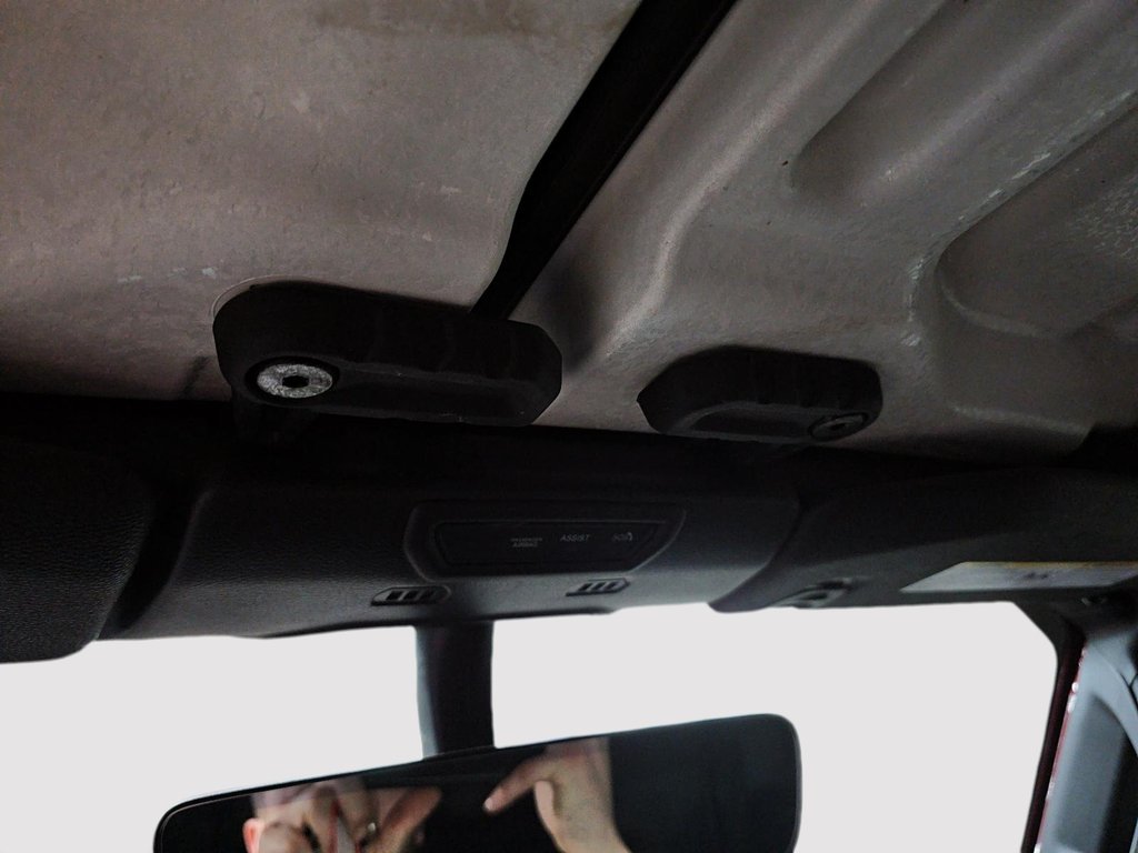 2022 Jeep Wrangler 4xe Unlimited Sahara DEUX TOITS INCLUS in Sherbrooke, Quebec - 17 - w1024h768px