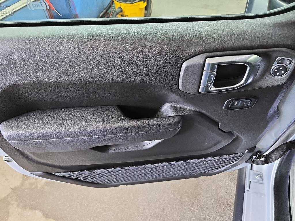 Jeep Wrangler 4xe RUBICON 4XE // SKY ONE-TOUCH // WINCH 2024 à Sherbrooke, Québec - 11 - w1024h768px