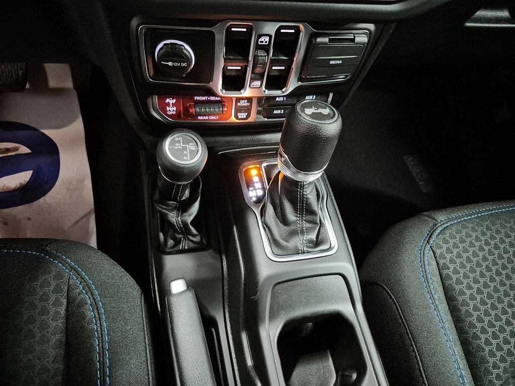 2024 Jeep Wrangler 4xe RUBICON 4XE 4X4 // 2 TOITS in Sherbrooke, Quebec - 13 - w1024h768px