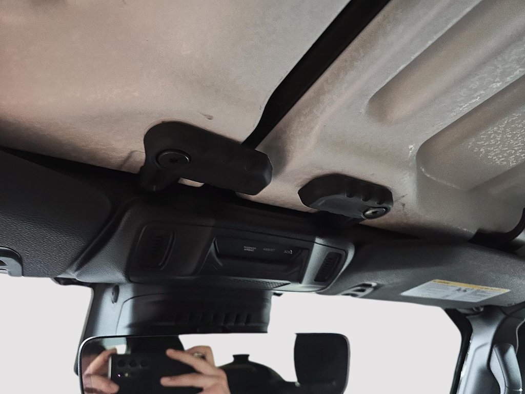 2024 Jeep Wrangler 4xe RUBICON 4XE 4X4 // 2 TOITS in Sherbrooke, Quebec - 17 - w1024h768px